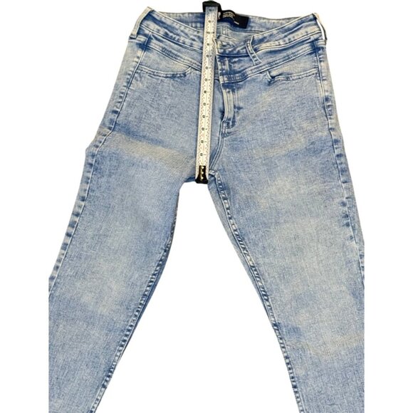 Effortless Style: GAP Light Wash Skinny Jeans Size 8, Excellent Condition - Picture 8 of 11